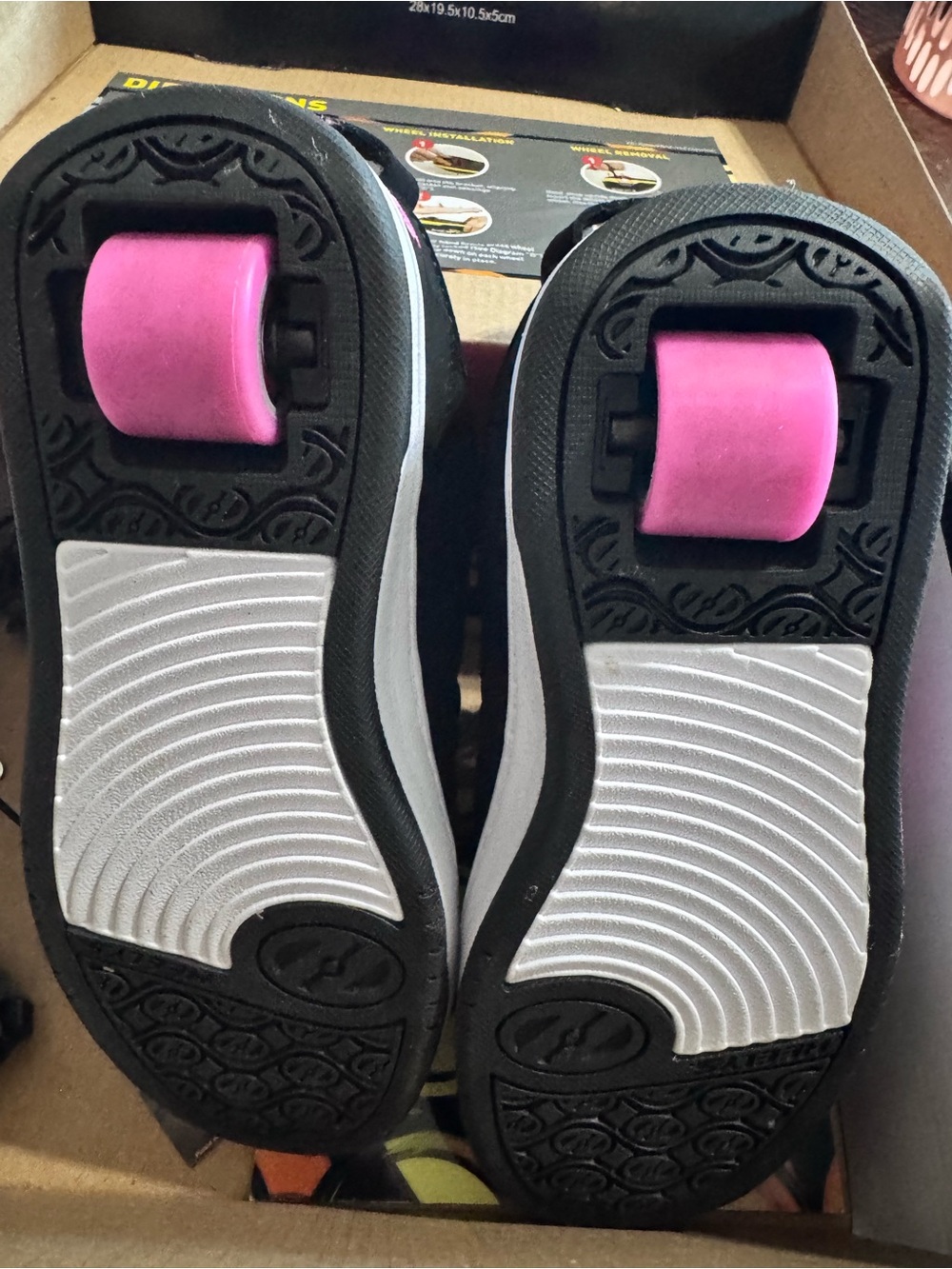 Girls Heelys Kids Black & Pink Low-Top Skate Sneaker - Picture 8 of 11